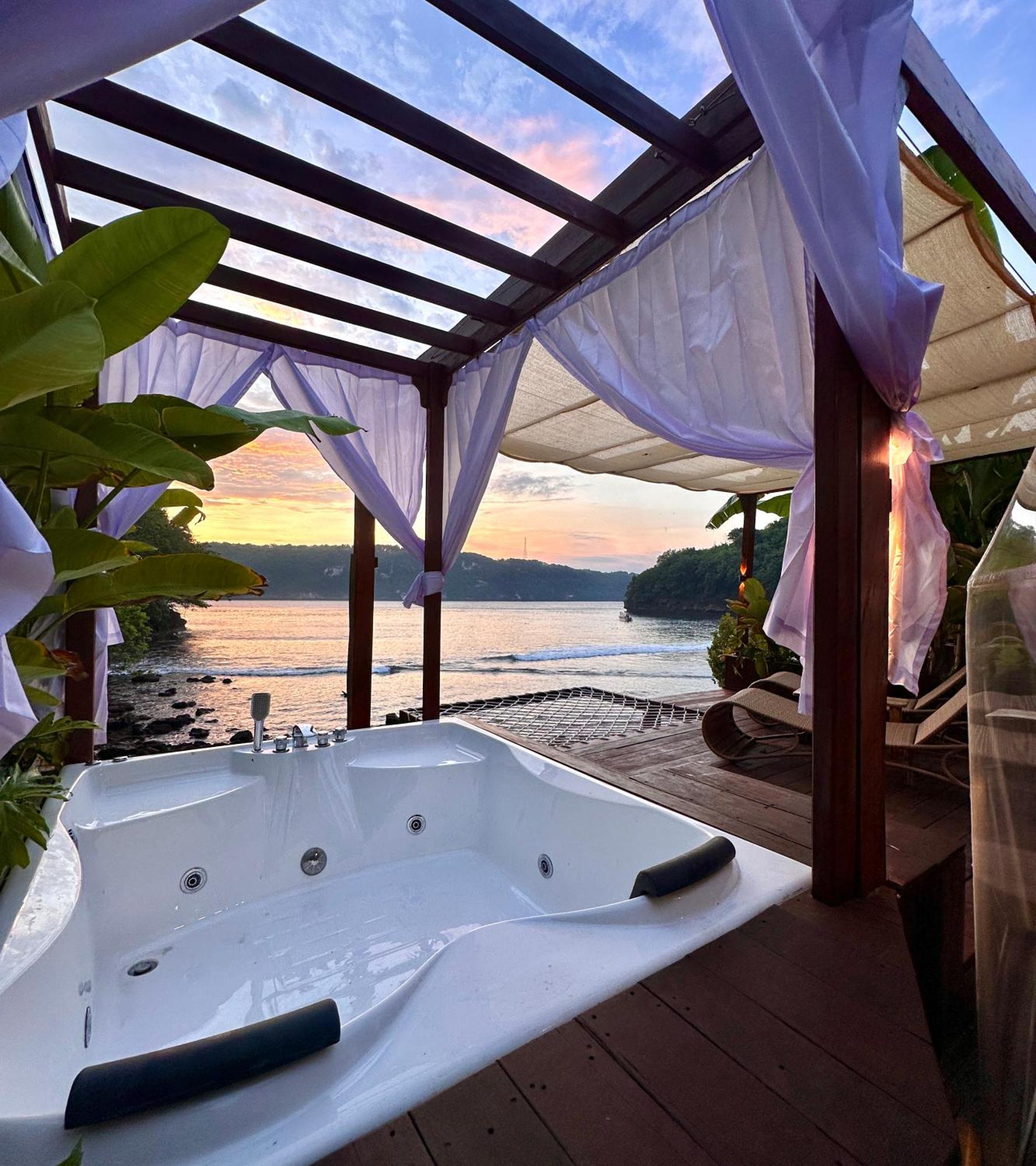 Beachfront Luxury Dome Villas - Gamat Bay Resort Nusa Penida Zewnętrze zdjęcie